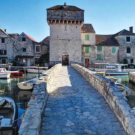 Gorgeous Home In Kastel Gomilica With Wifi Kastela Dış mekan fotoğraf