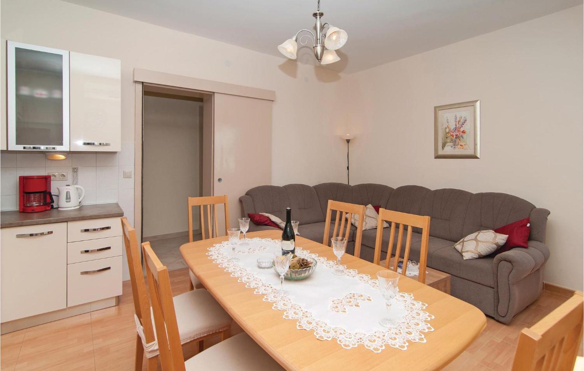 Gorgeous Home In Kastel Gomilica With Wifi Kastela Dış mekan fotoğraf